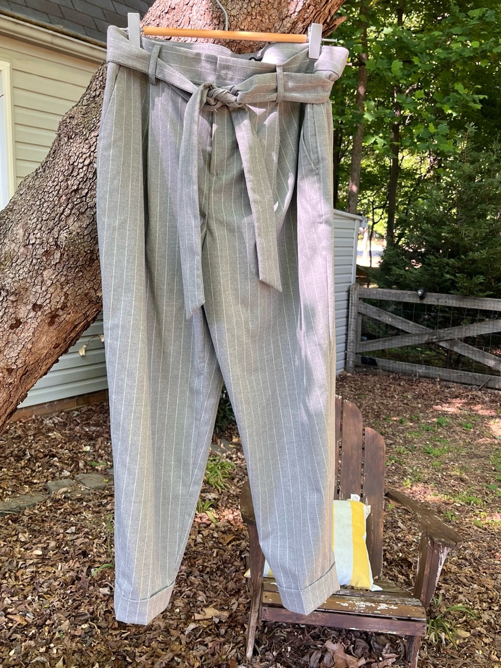 Gray pin stipe able light cuffed pants by banana republic.Size 8.Good condition